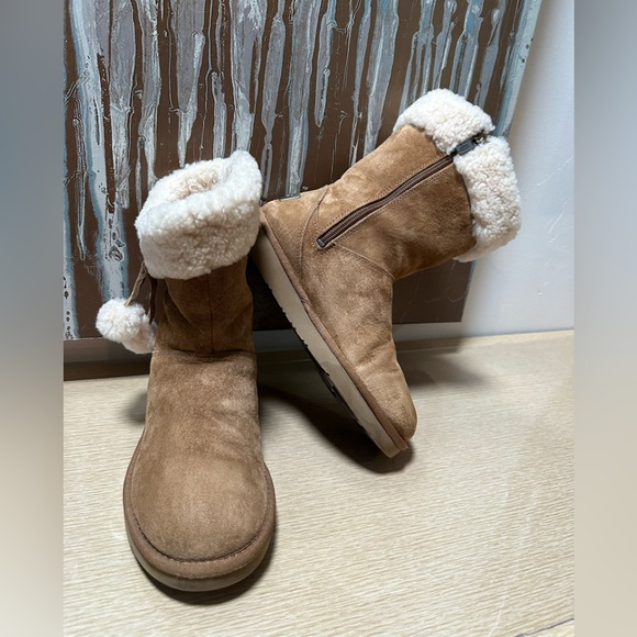 UGG Chestnut Suede Boots, worn one time, Rugged nonslip soles, Metal Ugg plate - Picture 13 of 14